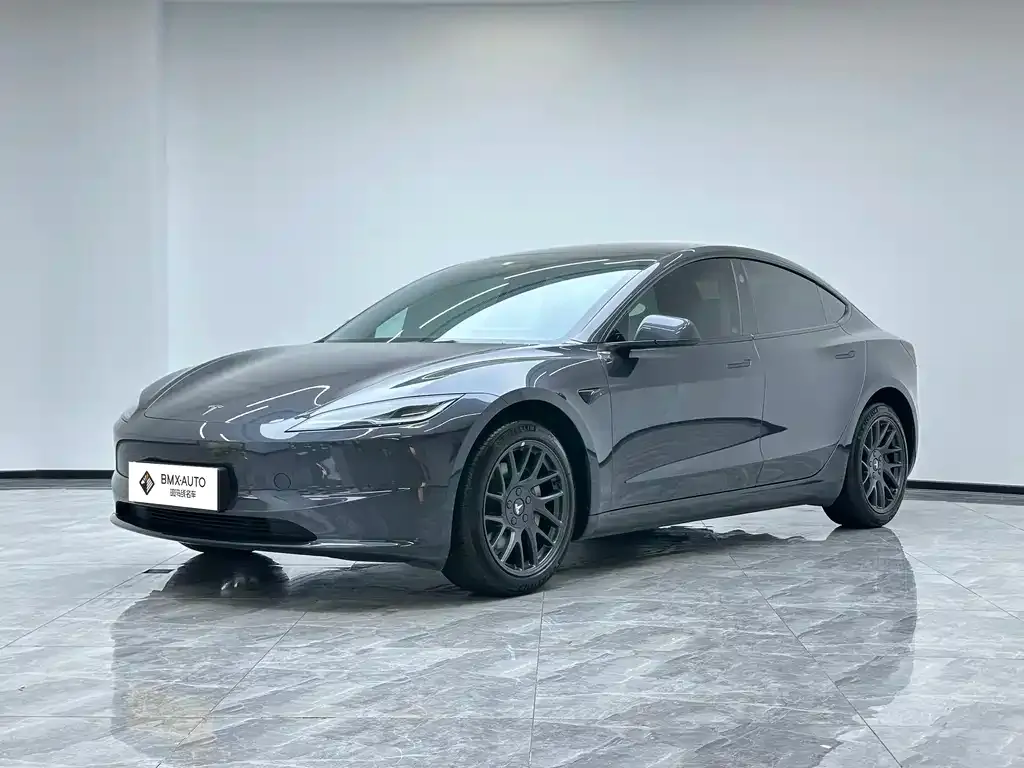 Tesla Model 3 — фото 1