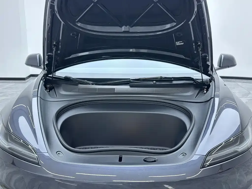 Tesla Model 3 — фото 10