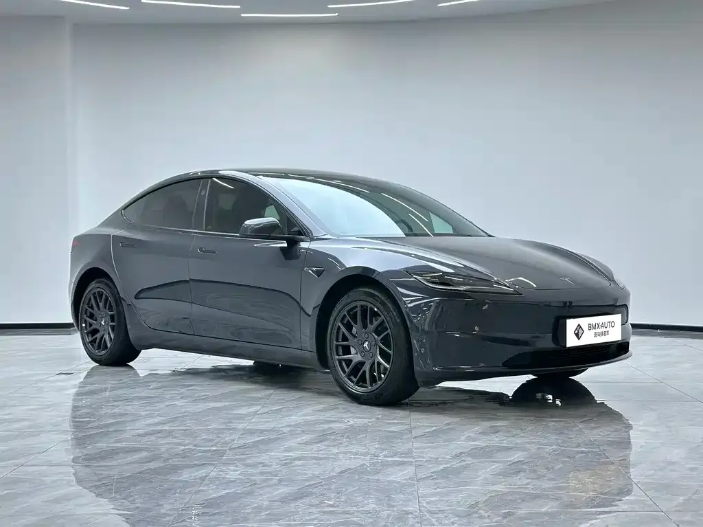 Tesla Model 3 — фото 9