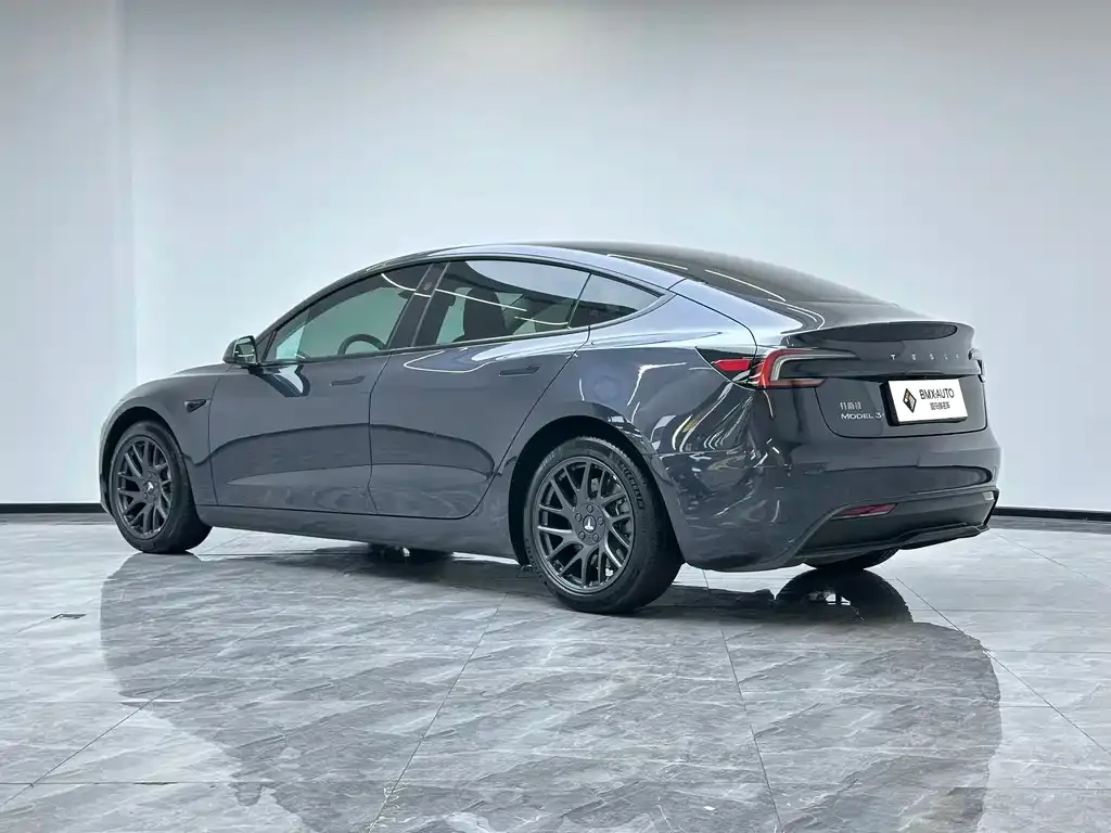 Tesla Model 3 — фото 6