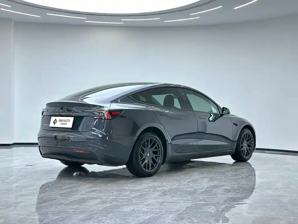 Tesla Model 3 — фото 8