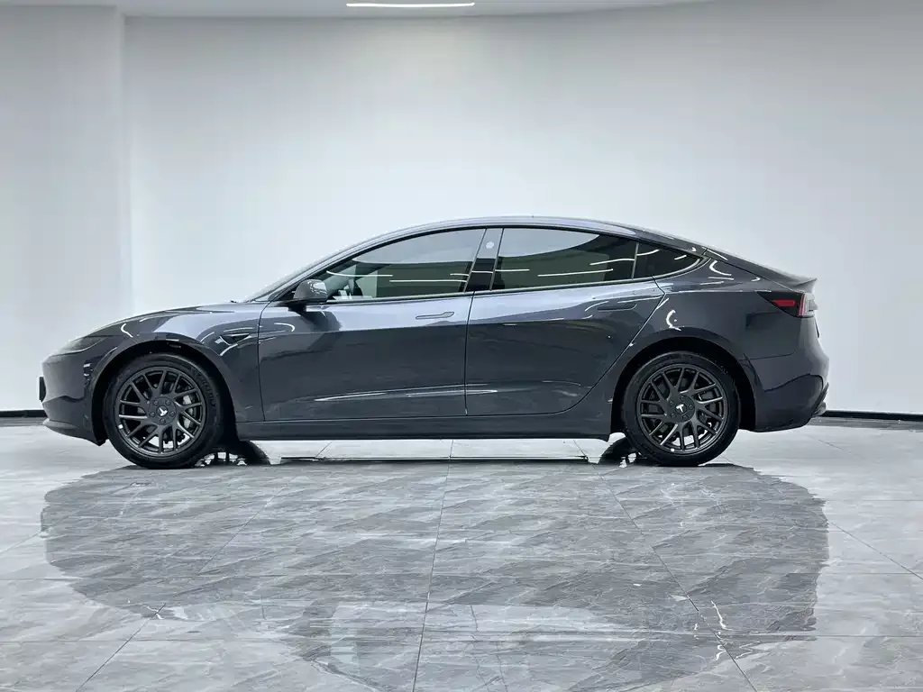 Tesla Model 3 — фото 4