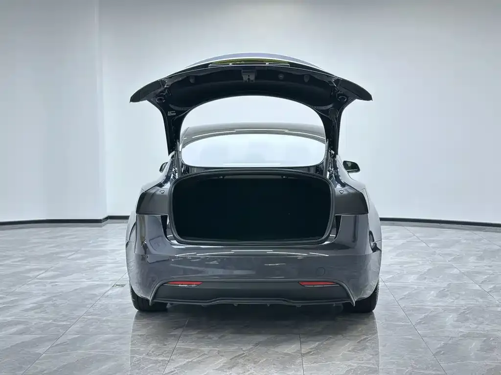 Tesla Model 3 — фото 5