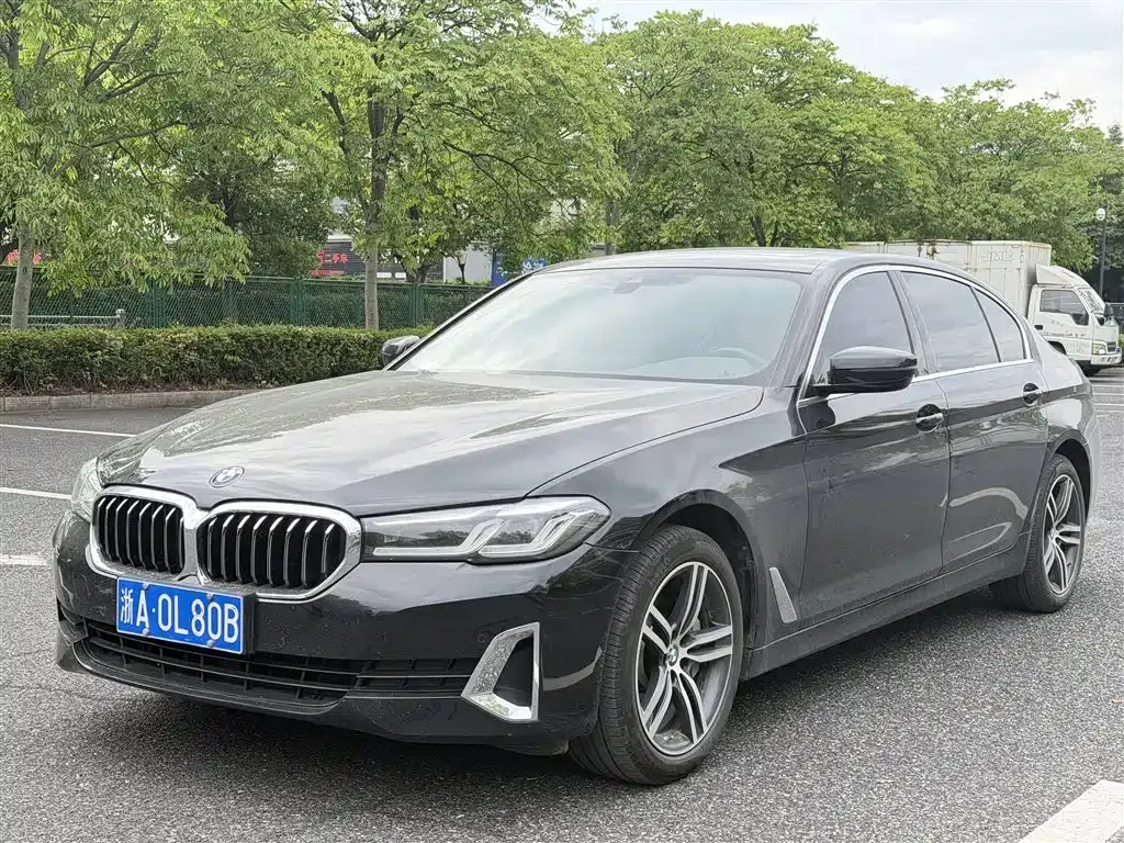 BMW 5 Series — фото 1