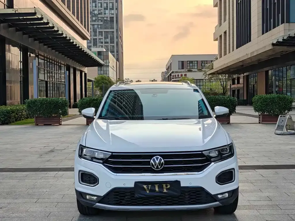 Volkswagen T-Roc — фото 1