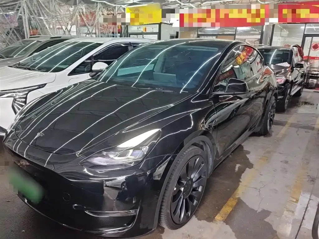 Tesla Model Y — фото 1