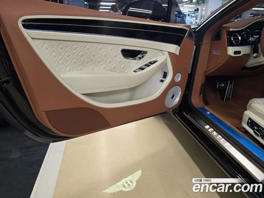 Bentley Continental 2023 из KR, фото 3