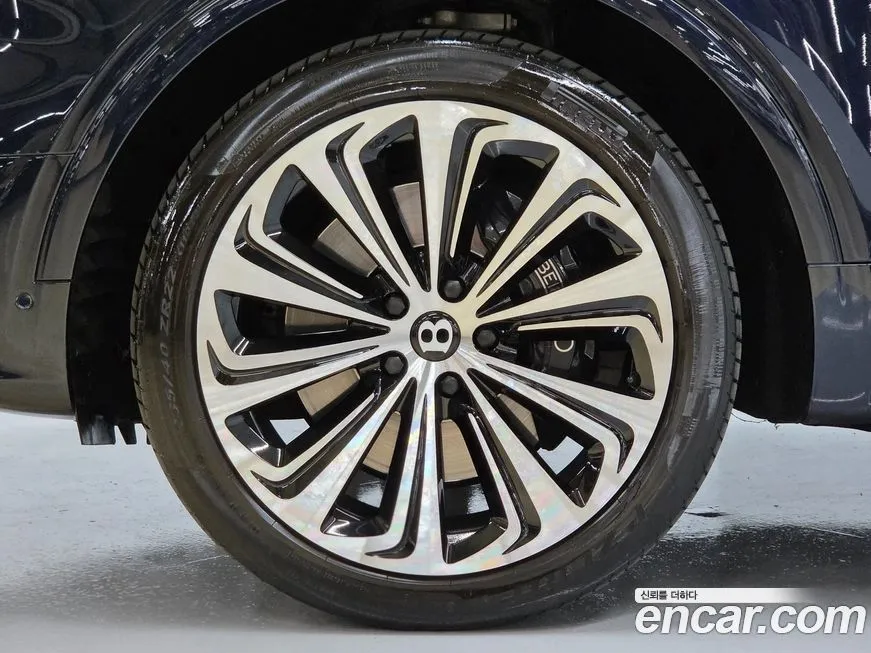 Bentley Bentayga 2021 из KR, фото 3