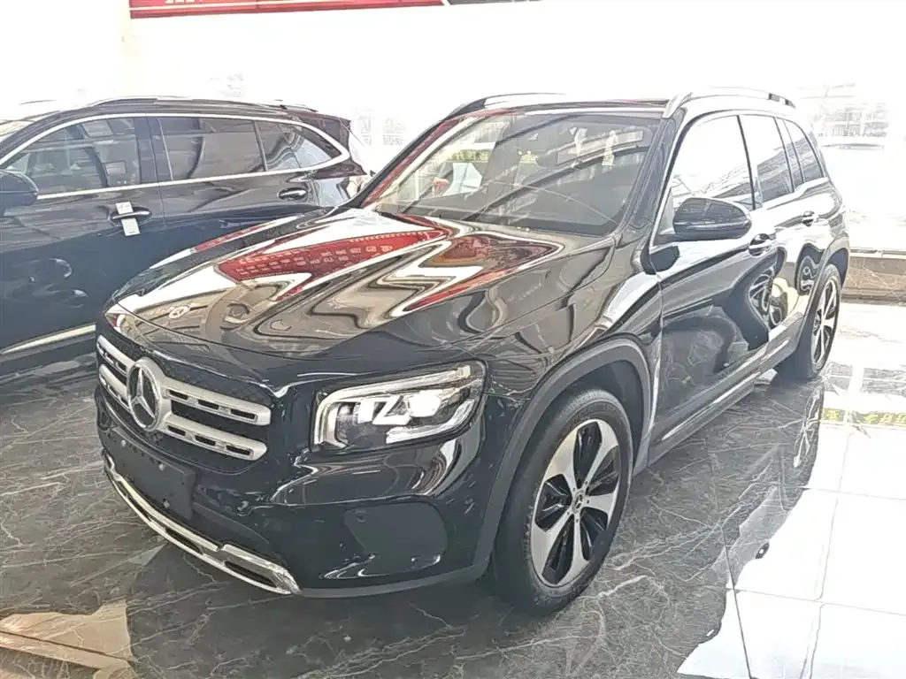 Mercedes-Benz GLB — фото 1