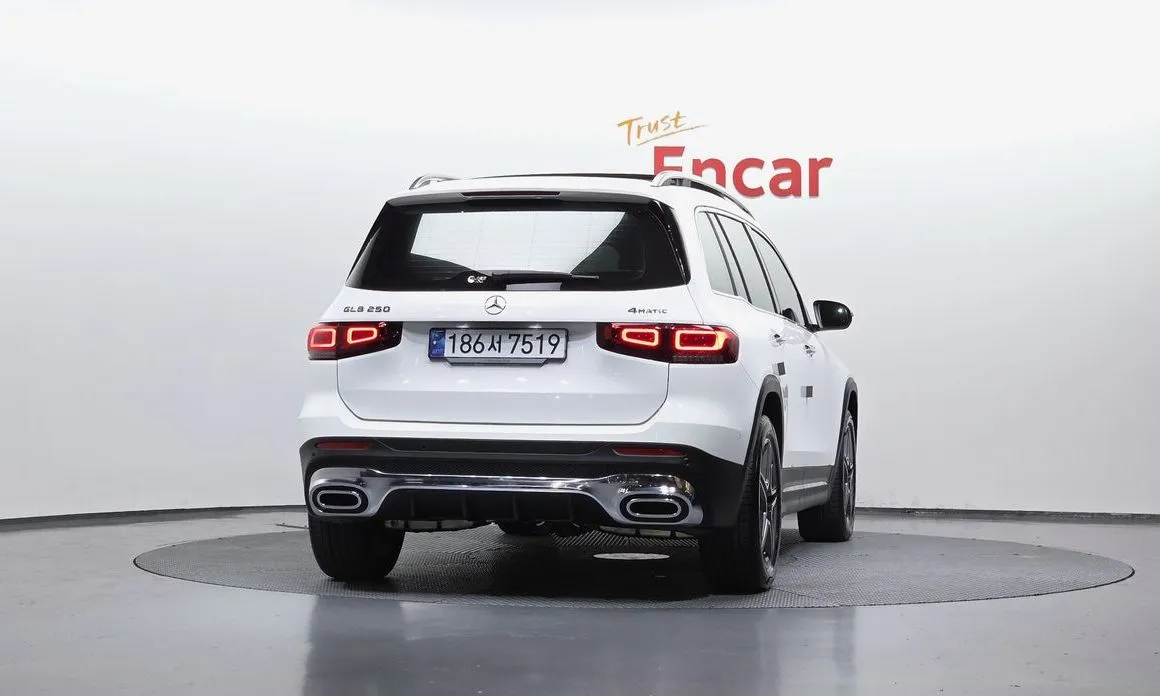 Mercedes-Benz GLB-Class — фото 2