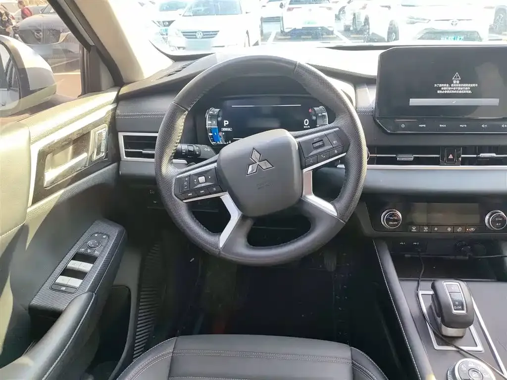 Mitsubishi Outlander 2023 из CN, фото 5