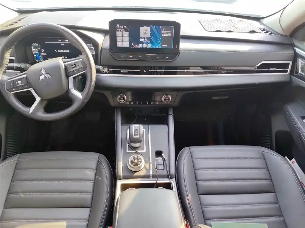 Mitsubishi Outlander 2023 из CN, фото 10
