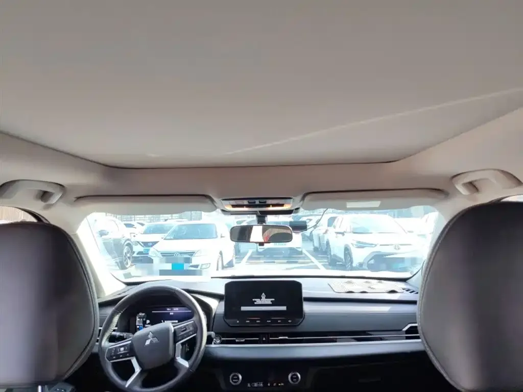 Mitsubishi Outlander 2023 из CN, фото 3