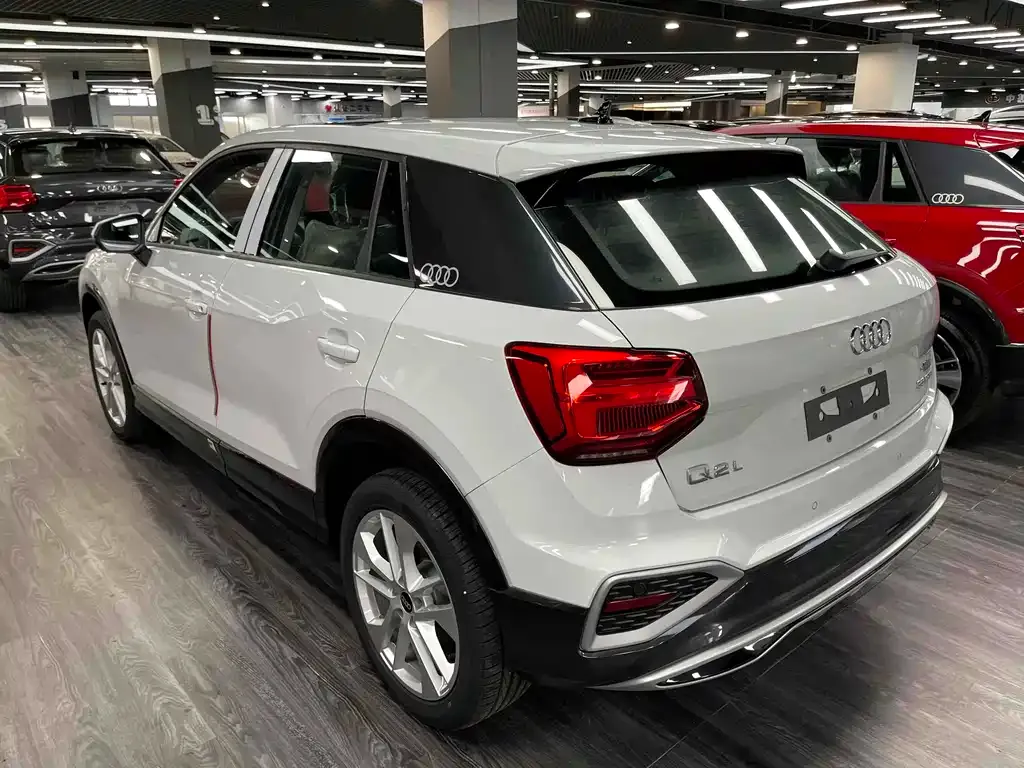 Audi Q2L — фото 4