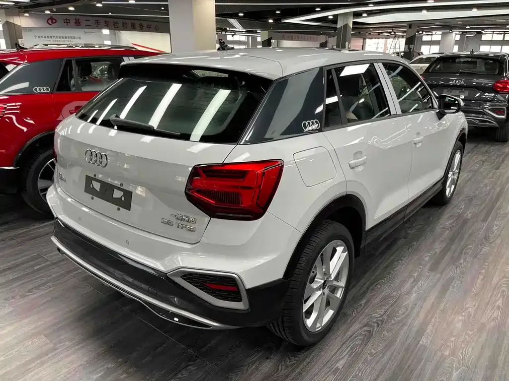 Audi Q2L — фото 7