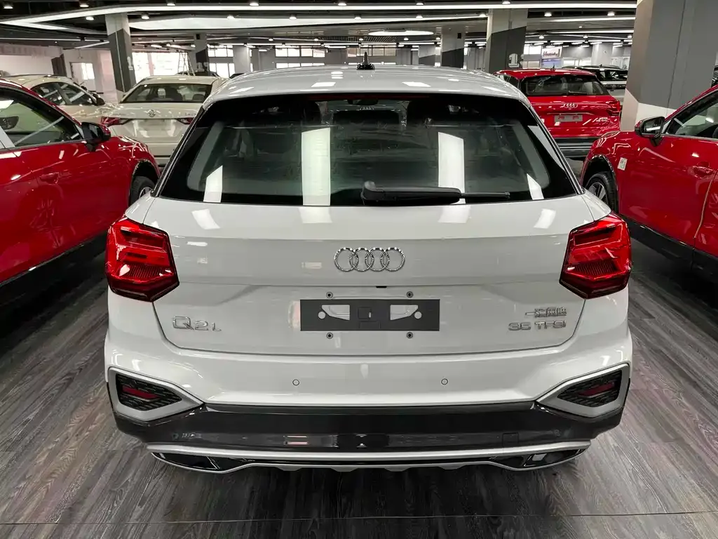Audi Q2L — фото 5