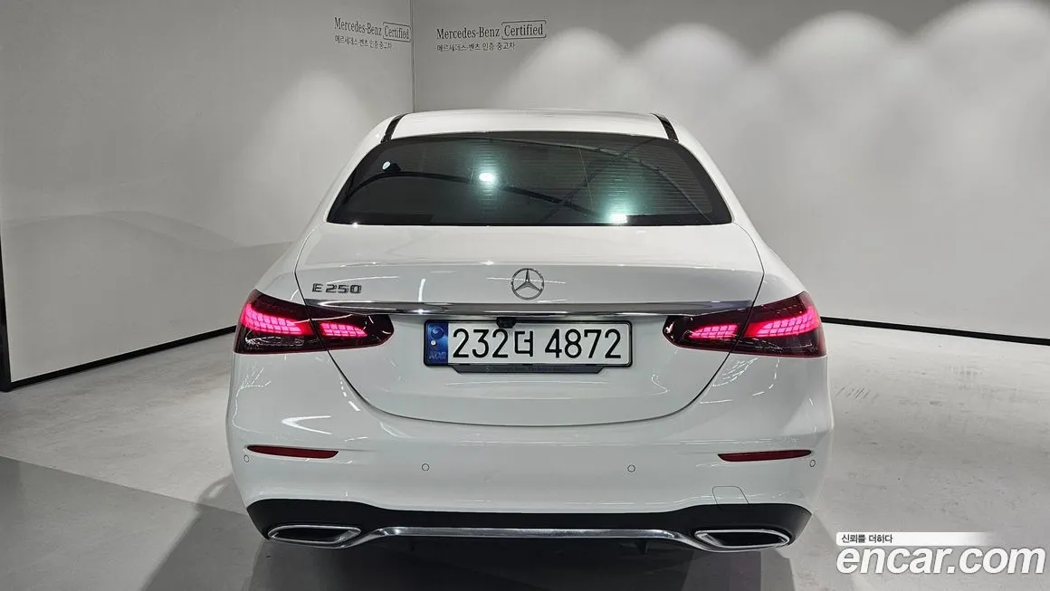 Mercedes-Benz E-Class — фото 7