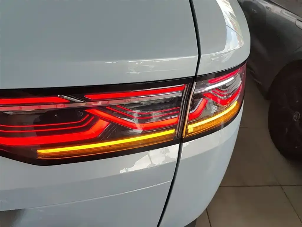 BYD L DM-i — фото 2