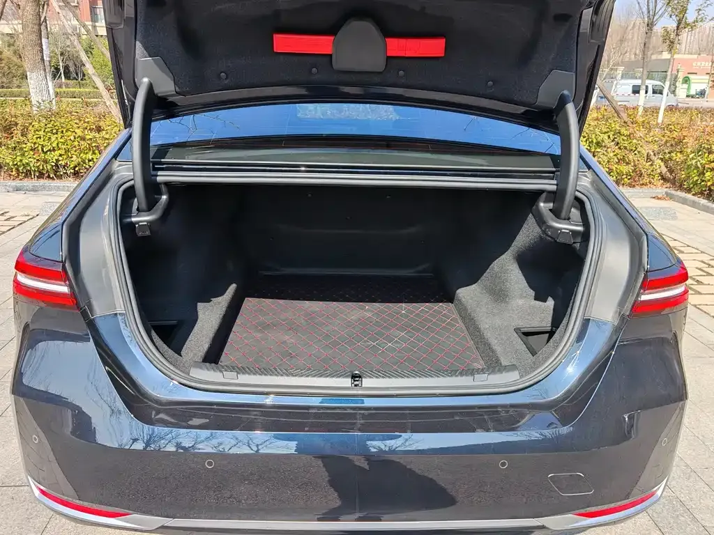 BMW 5 Series — фото 10