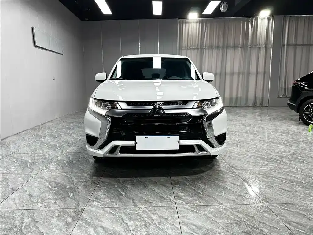 Mitsubishi Outlander 2023 из CN, фото 10