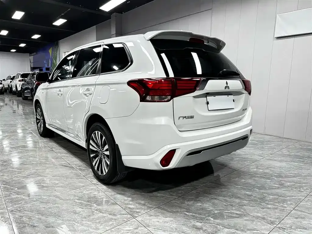 Mitsubishi Outlander 2023 из CN, фото 7
