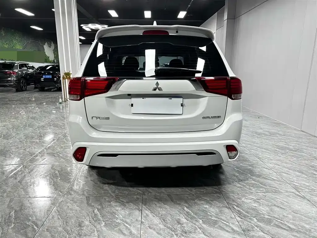 Mitsubishi Outlander 2023 из CN, фото 9