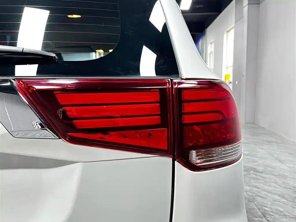 Mitsubishi Outlander 2023 из CN, фото 2