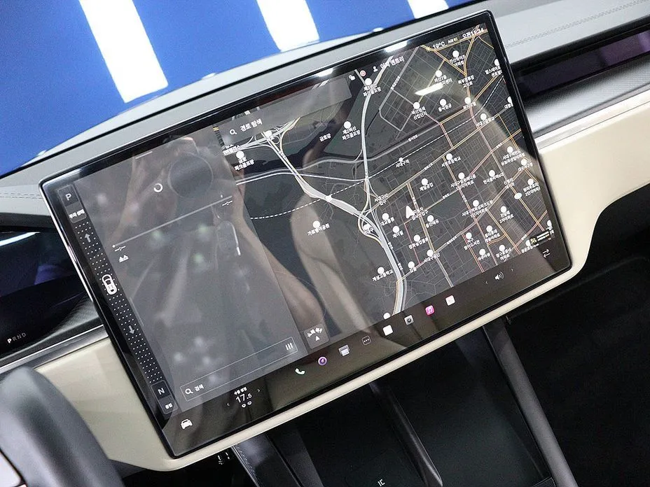 Tesla Model X 2023 из KR, фото 2