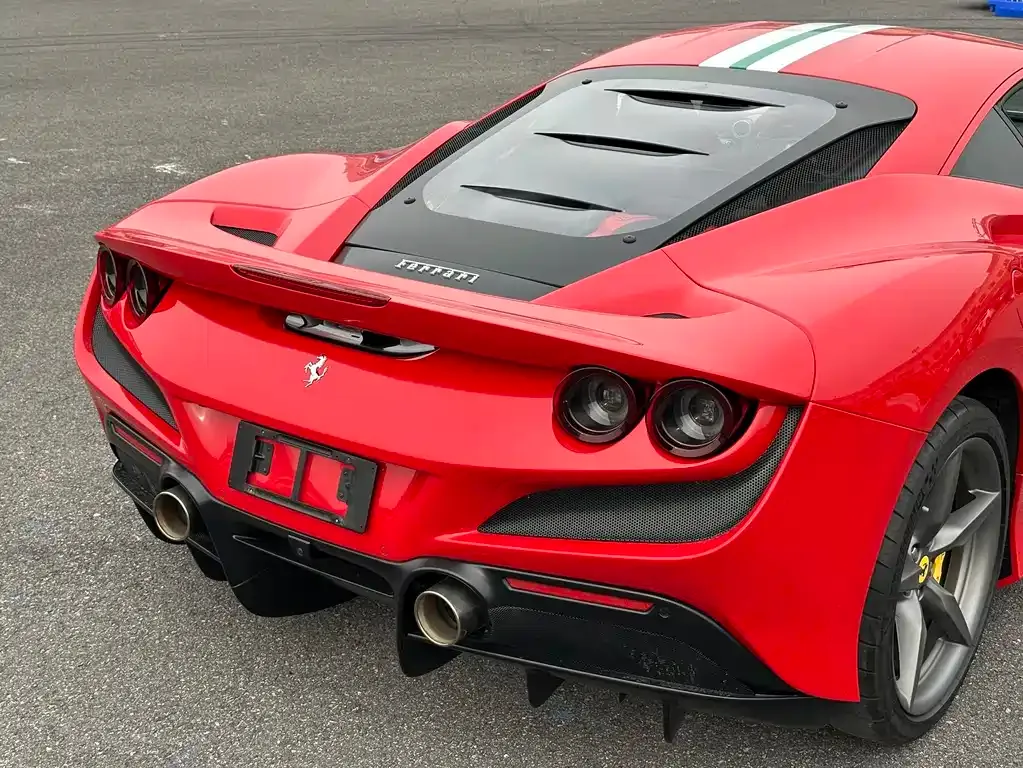 Ferrari F8 — фото 10