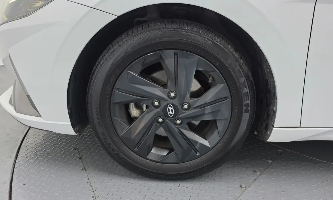 Hyundai AVANTE — фото 3
