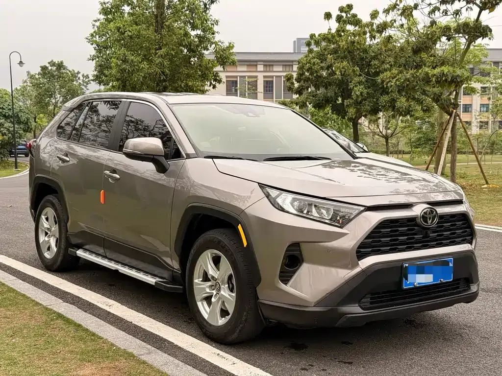 Toyota RAV4 — фото 2