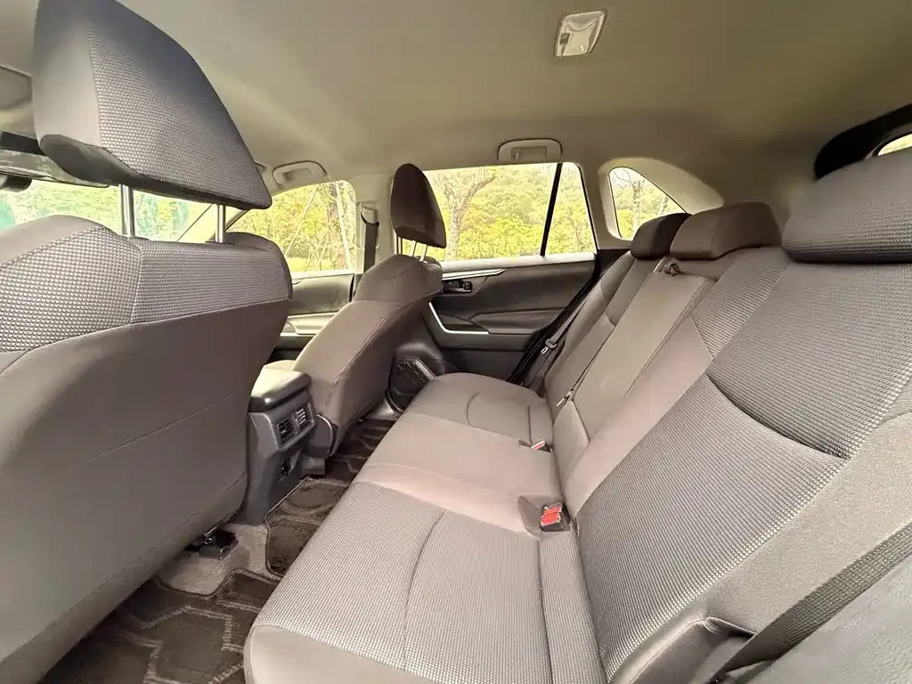 Toyota RAV4 — фото 3