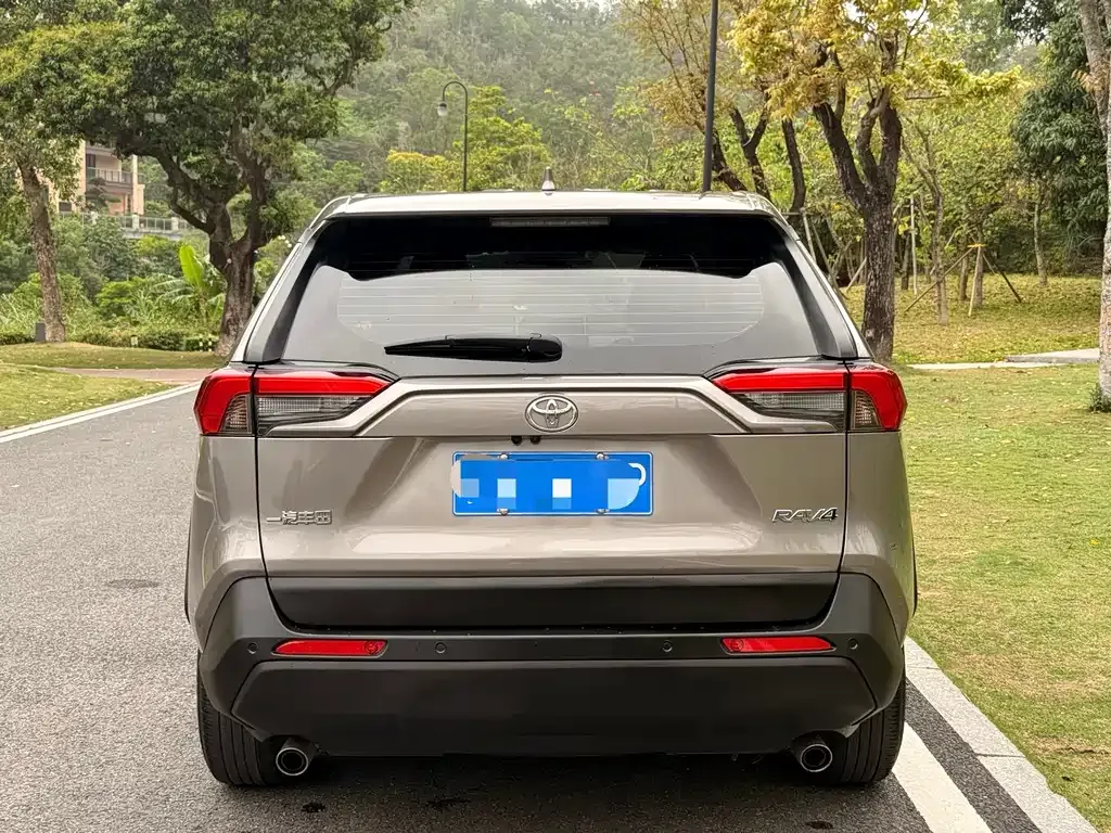 Toyota RAV4 — фото 6