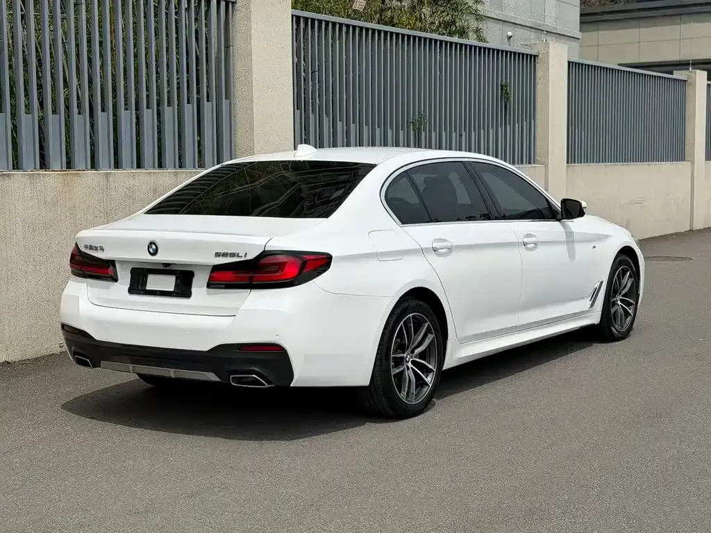 BMW 5 Series — фото 8