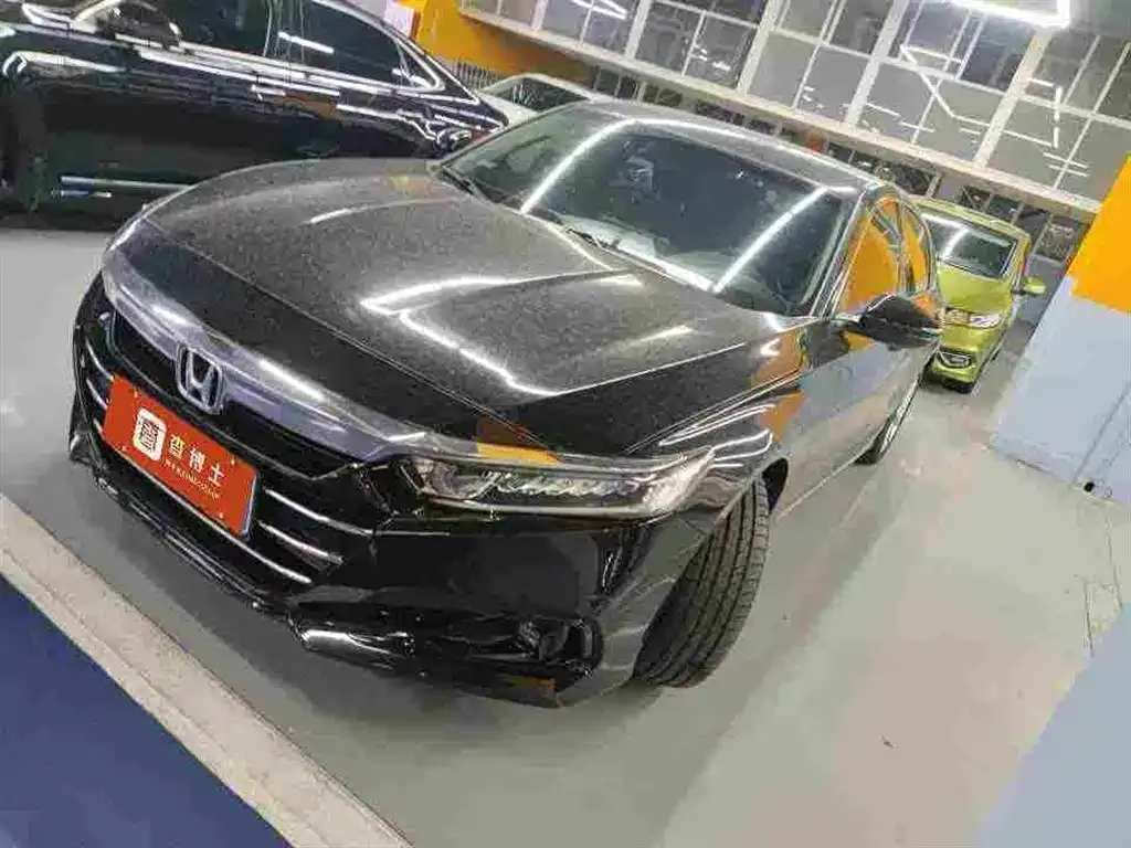 Honda Accord — фото 1