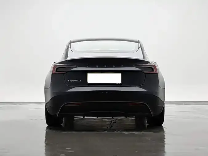 Tesla Model 3 — фото 9