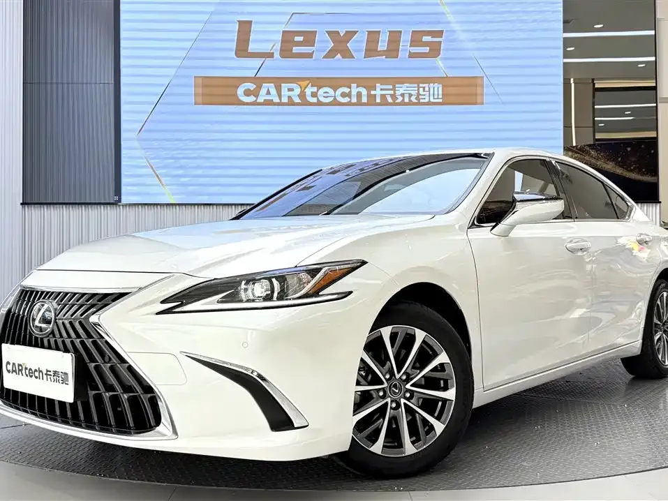Lexus ES — фото 1