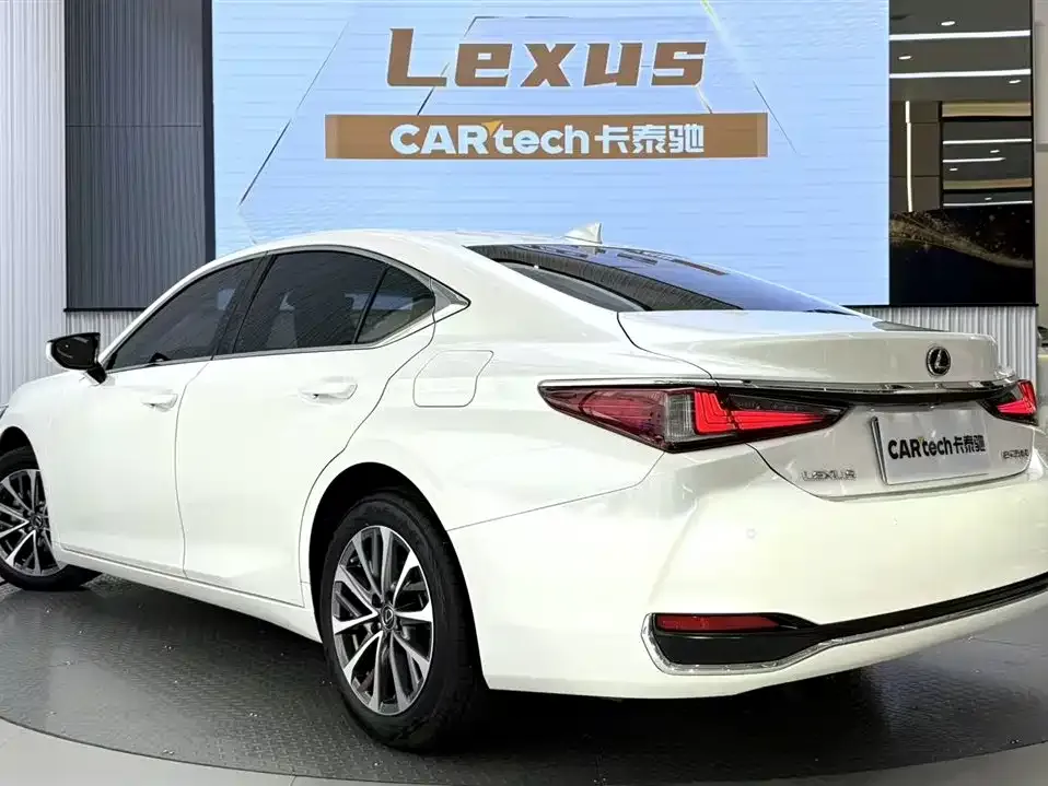 Lexus ES — фото 8