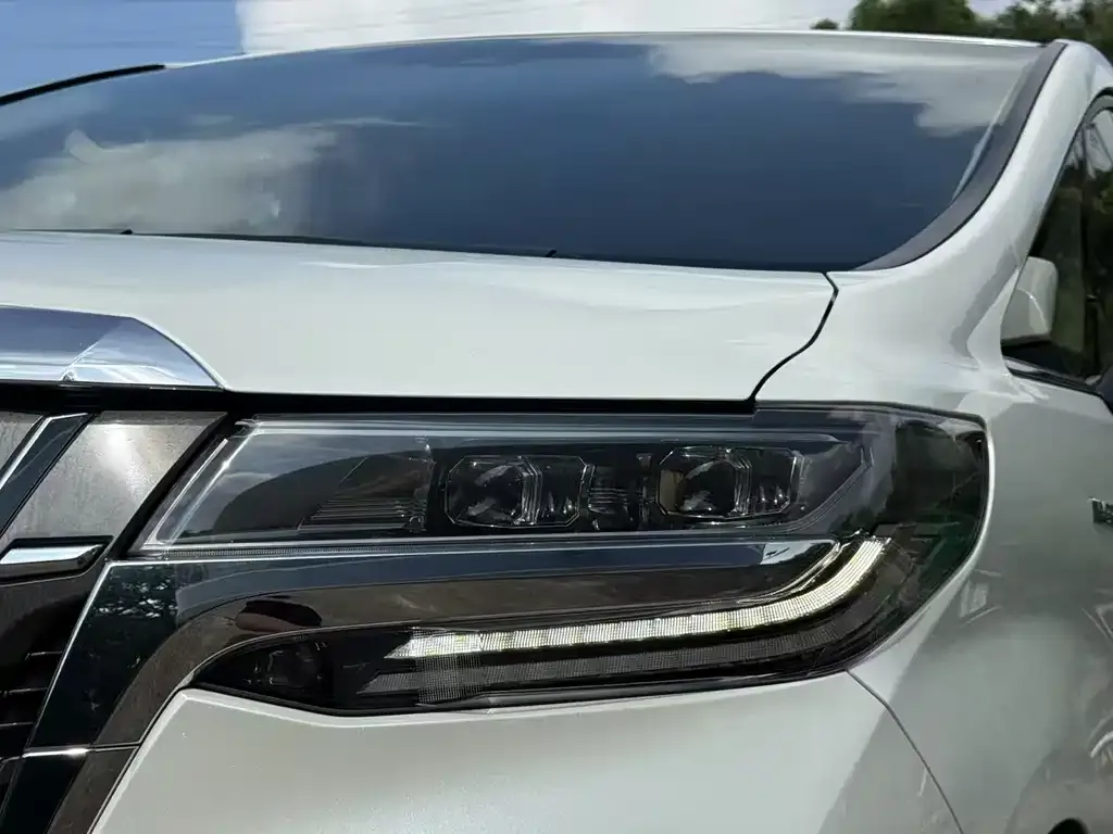 Toyota Alphard — фото 5