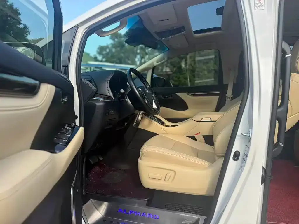 Toyota Alphard — фото 4