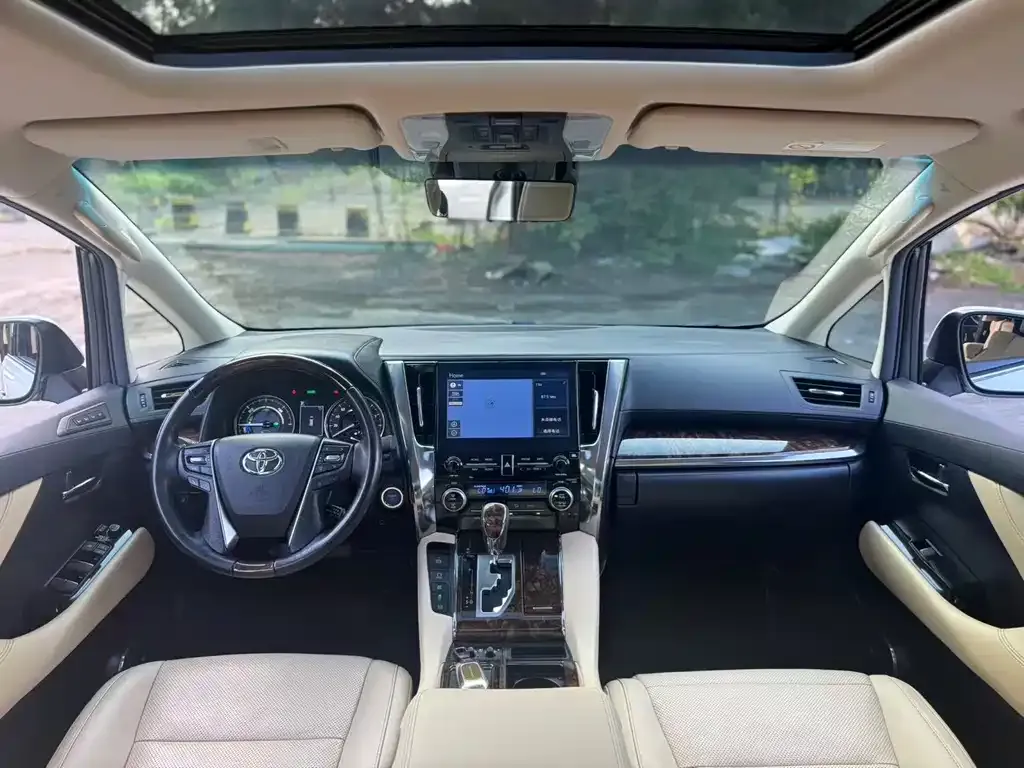 Toyota Alphard — фото 3