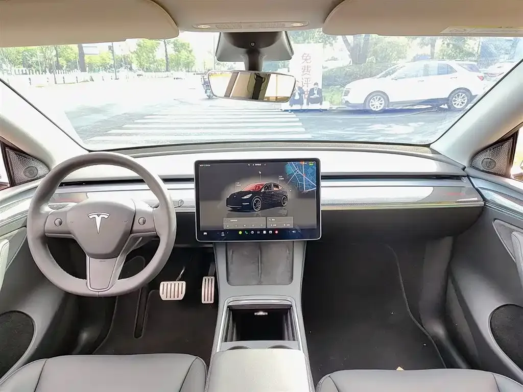 Tesla Model Y — фото 4