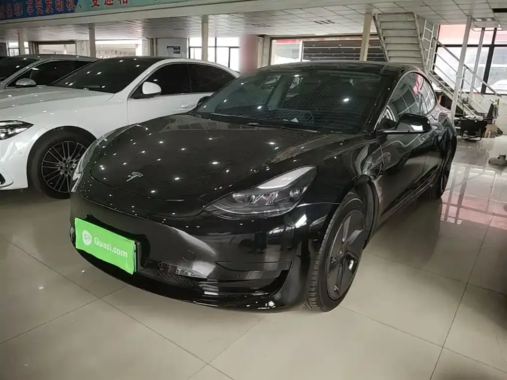 Tesla Model 3 — фото 1