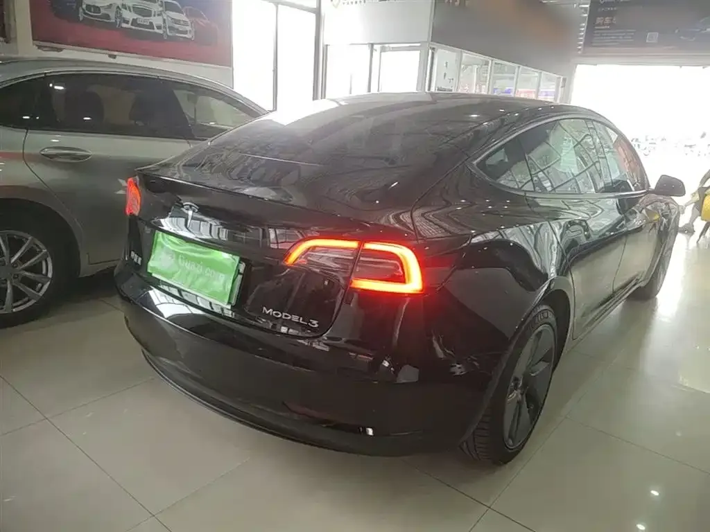 Tesla Model 3 — фото 3