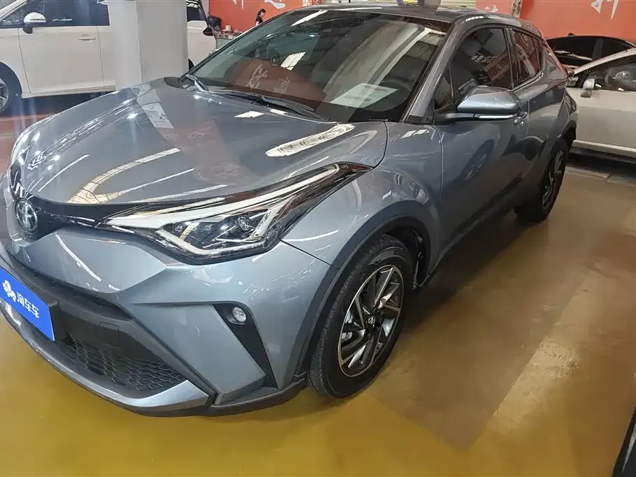 Toyota C-HR — фото 1