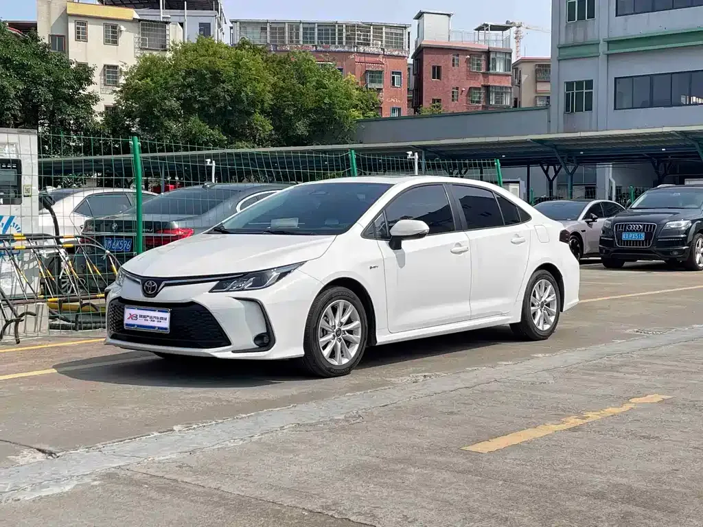 Toyota Corolla — фото 1