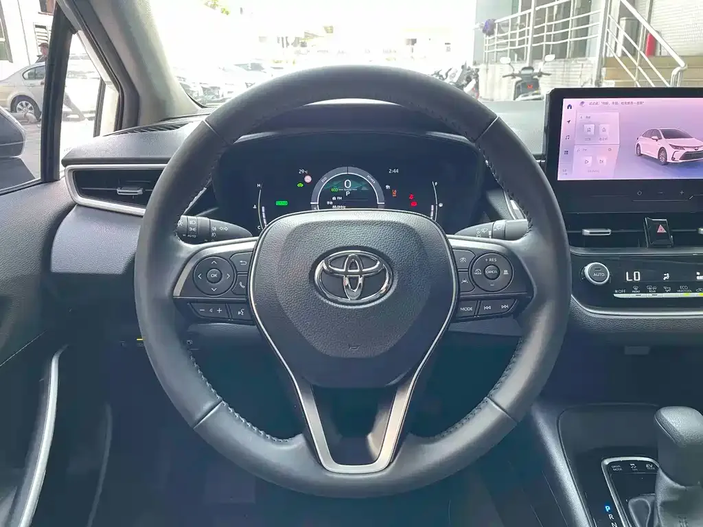 Toyota Corolla — фото 9