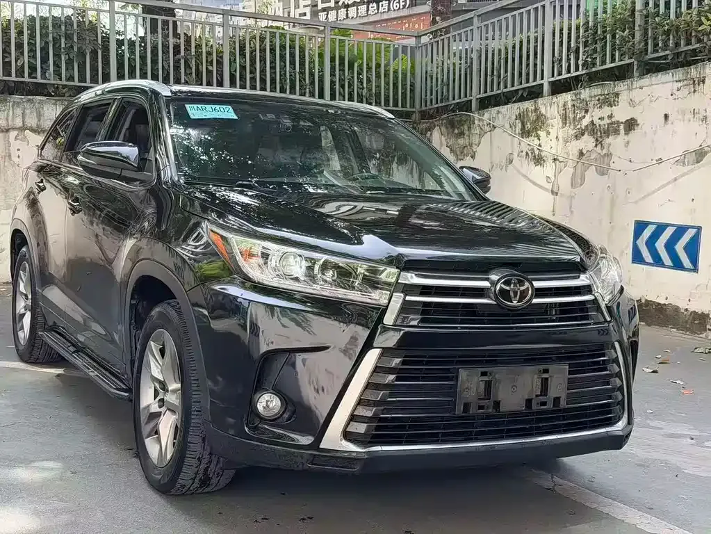 Toyota Highlander — фото 8