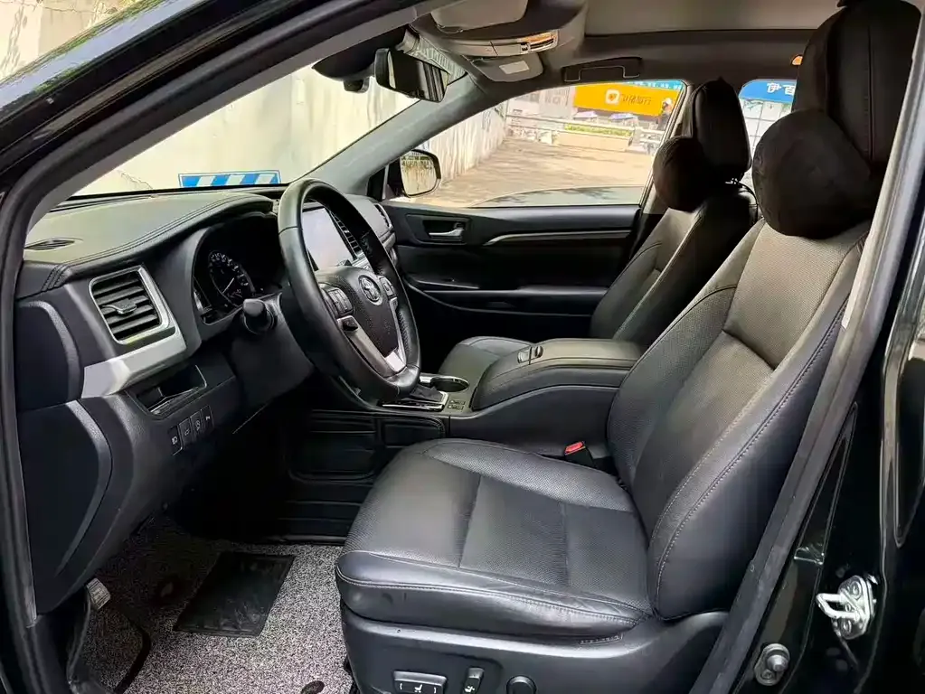 Toyota Highlander — фото 4
