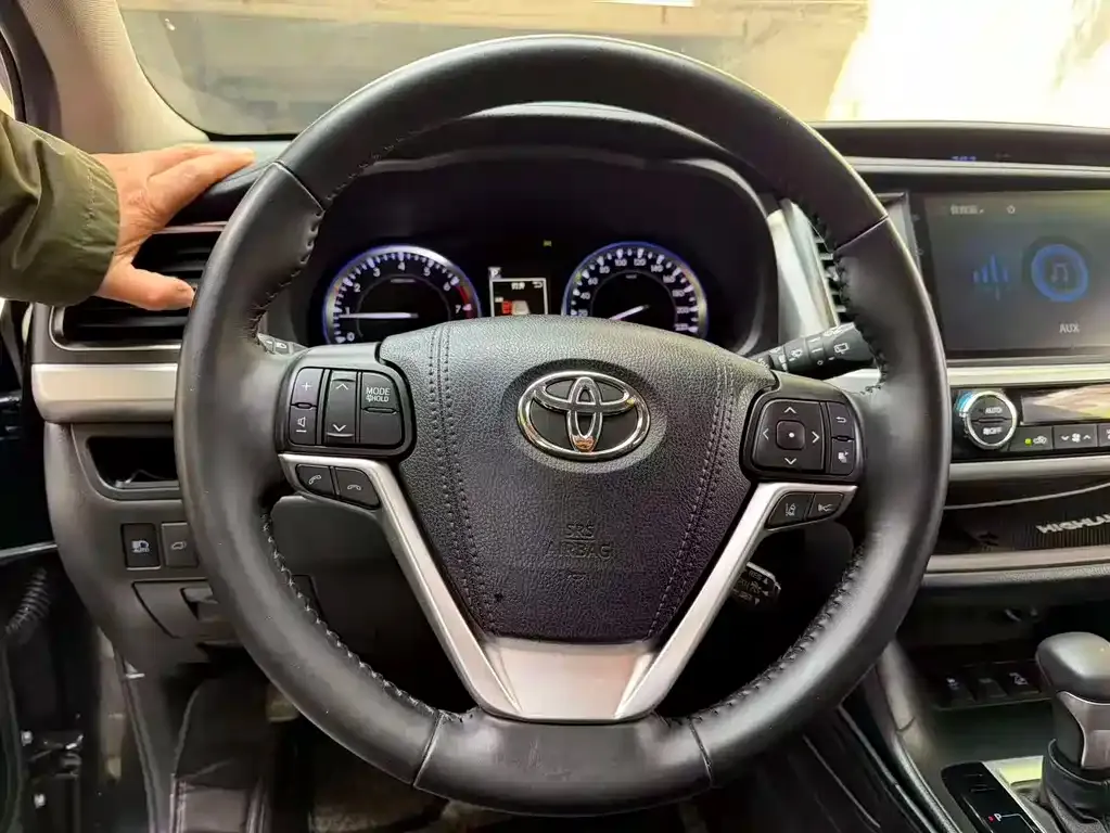 Toyota Highlander — фото 3